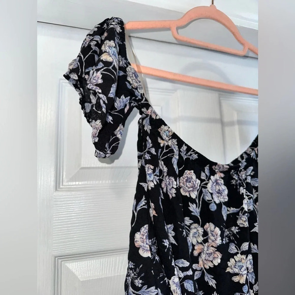 American Eagle Black Flowered Off the Shoulder Top - Picture 3 of 8